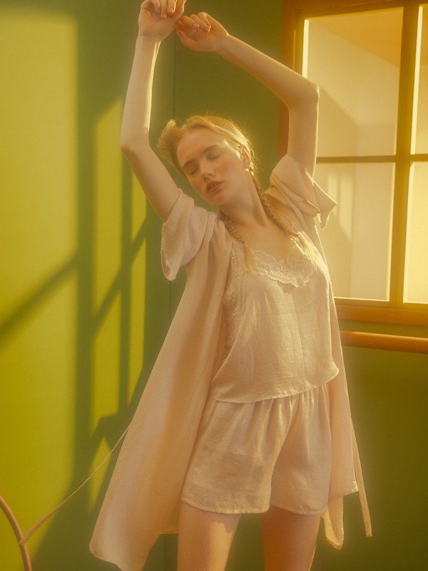 娜摩米在别人看到和看不到的地方 都要精致