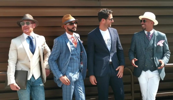 TCE服装定制展超时营业中（一）:疯狂的西装里料!