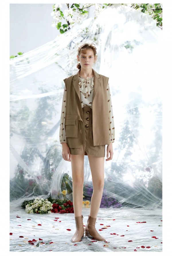 奶油色衣服搭配什么颜色好 奶油色和卡其色搭配好看吗