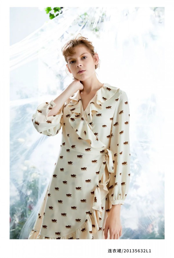 奶油色衣服搭配什么颜色好 奶油色和卡其色搭配好看吗