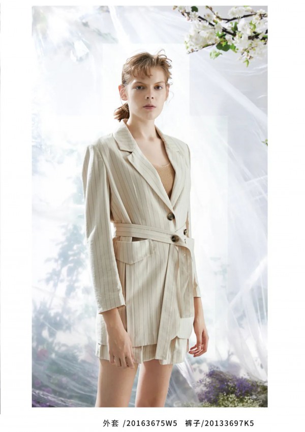 奶油色衣服搭配什么颜色好 奶油色和卡其色搭配好看吗