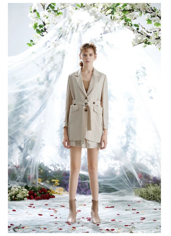 奶油色衣服搭配什么颜色好 奶油色和卡其色搭配好看吗