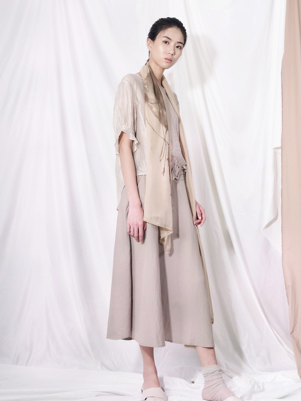 底色带你回归生活的本质  “棉麻”高级的时尚