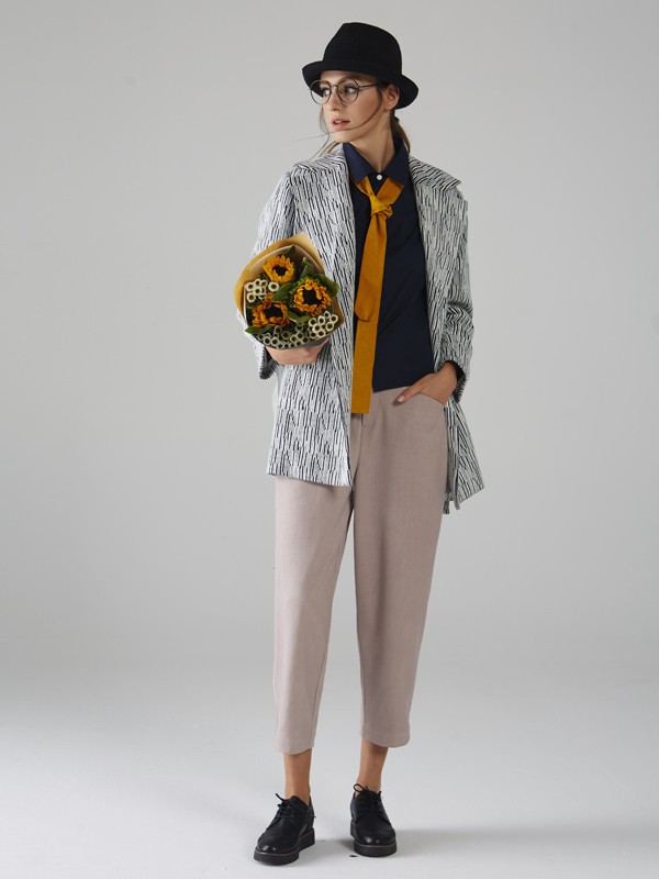 休闲气质职场穿搭选择阔腿裤