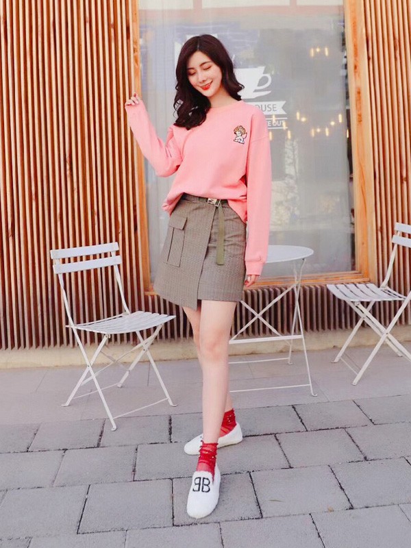 时尚休闲的半身裙搭配 季候风教你怎么做气质女人