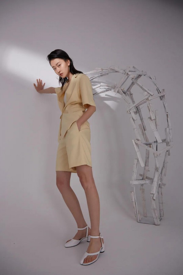 OTT夏季广告大片出炉  正装街装两皆宜