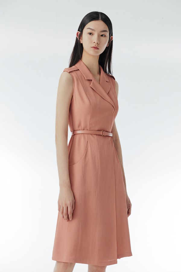 穿上优雅连衣裙来迎接春天