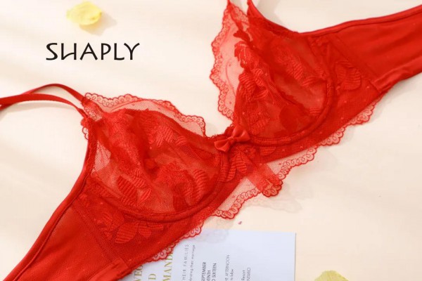 超薄款怕凸点? 莎莲妮帮你解决尴尬!