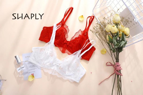 超薄款怕凸点? 莎莲妮帮你解决尴尬!