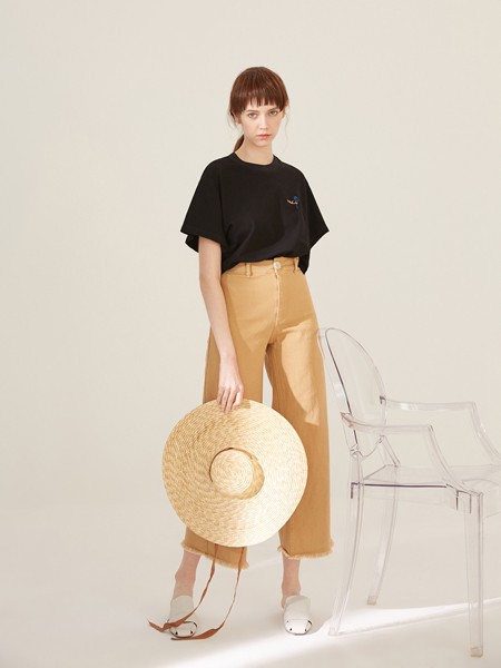 卡其色时尚单品搭配 雀啡女装教你怎么穿