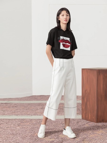 高腰阔腿裤的穿搭 轻松穿出优雅气质