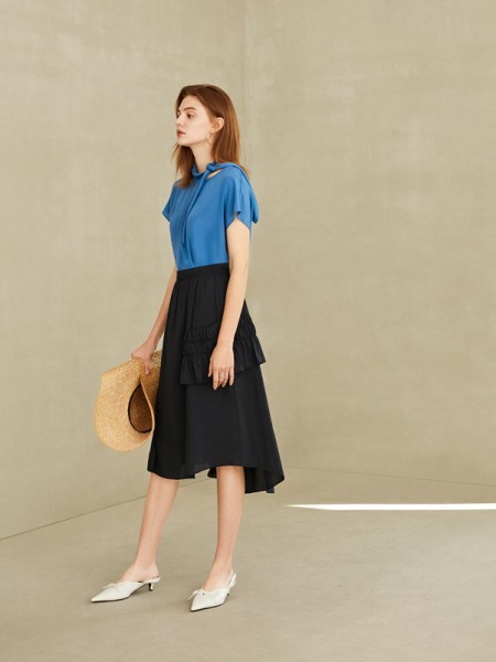 气质裙装穿搭 茜可可打造优雅女性