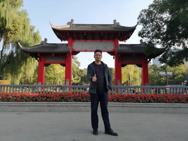 芭妃莎品牌创始人屈武杰先生拜访四川大学深圳校友会