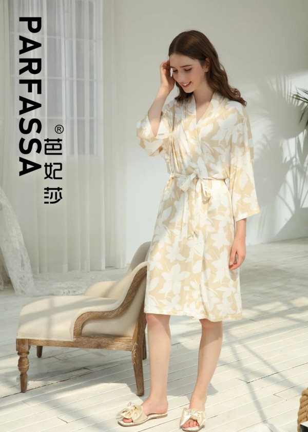 芭妃莎品牌创始人屈武杰先生拜访四川大学深圳校友会