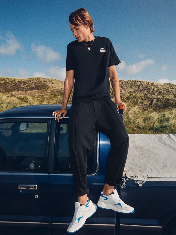 运动潮牌选择大黄蜂  热爱生活我们不停歇