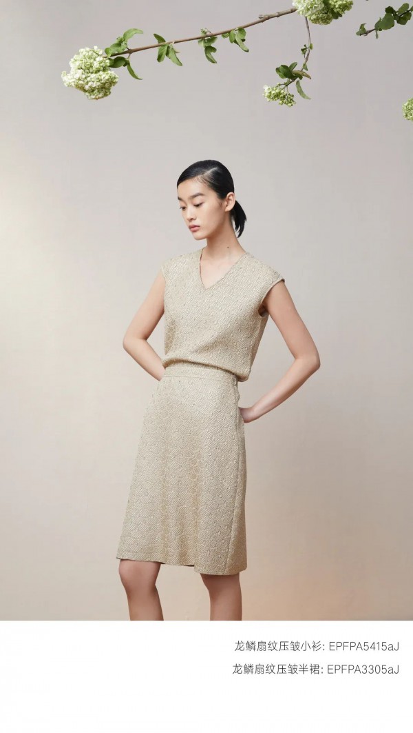 雅莹新品 自由流动的艺术褶皱