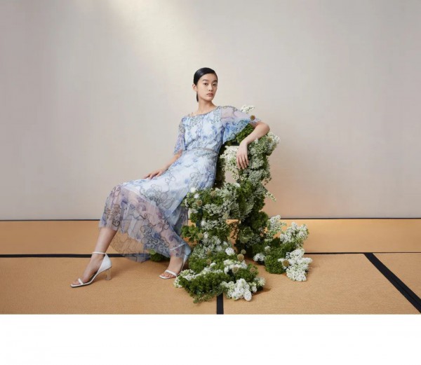 雅莹新品 自由流动的艺术褶皱