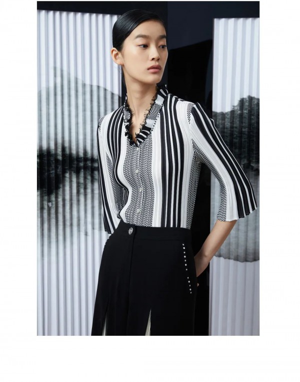 雅莹新品 自由流动的艺术褶皱