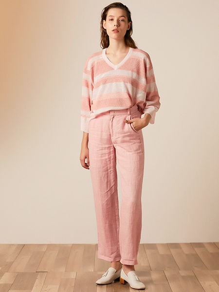 简约的时髦穿搭 熙然带你了解简约的魅力