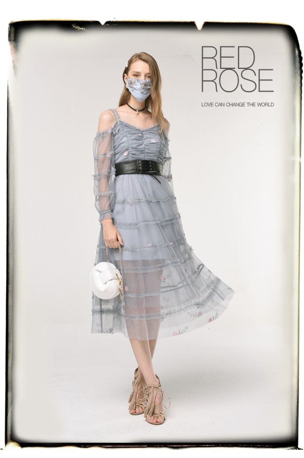 戴口罩如何凸显自己颜值 emu红玫瑰点亮时髦造型