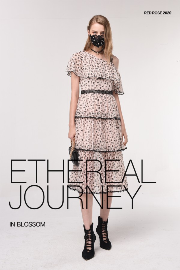 戴口罩如何凸显自己颜值 emu红玫瑰点亮时髦造型