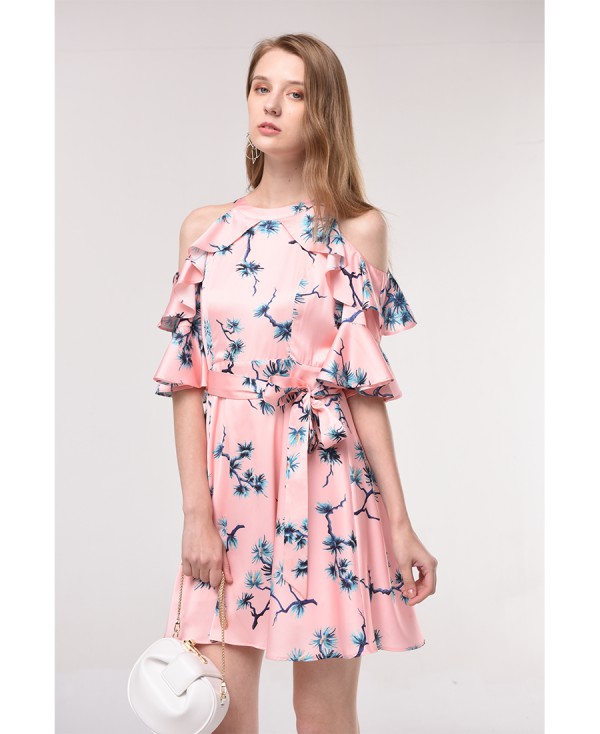 戴口罩如何凸显自己颜值 emu红玫瑰点亮时髦造型