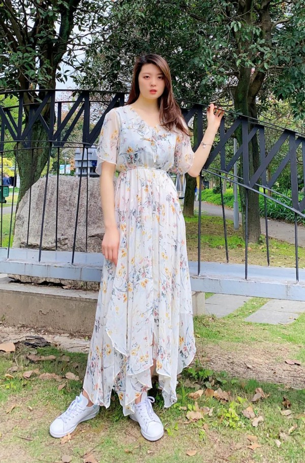 歌莱雅服饰繁花开满新装 无印花不夏天