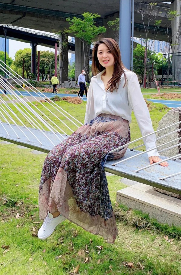 歌莱雅服饰繁花开满新装 无印花不夏天