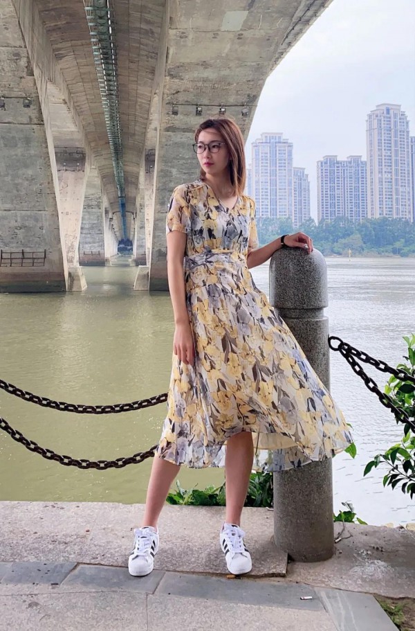 歌莱雅服饰繁花开满新装 无印花不夏天