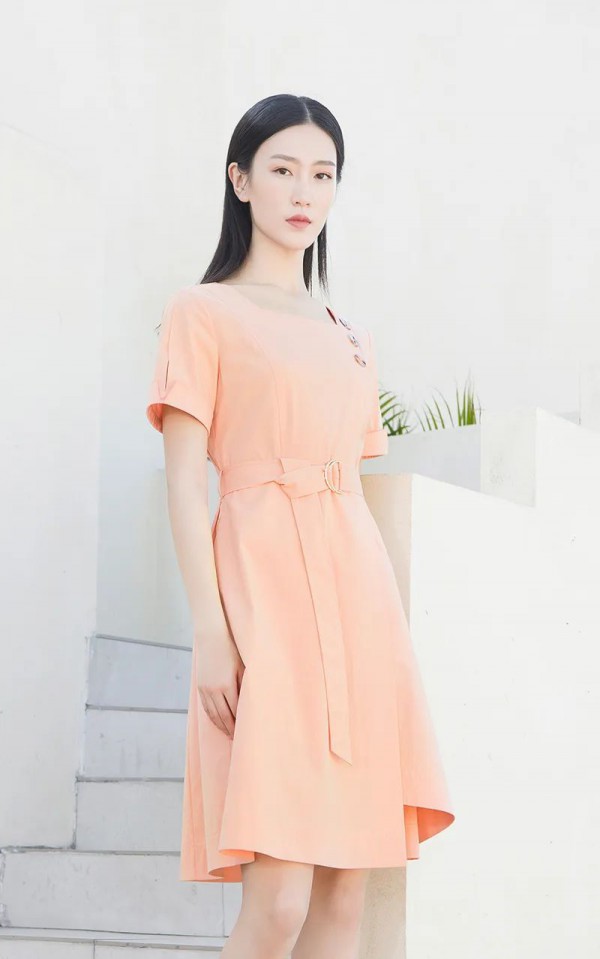 今年夏天最流行什么颜色 流行的蜜桔色衣服怎么搭配