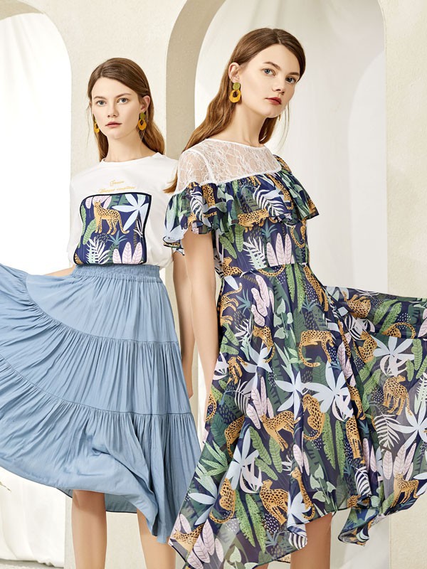 经典印花长裙演绎复古风情