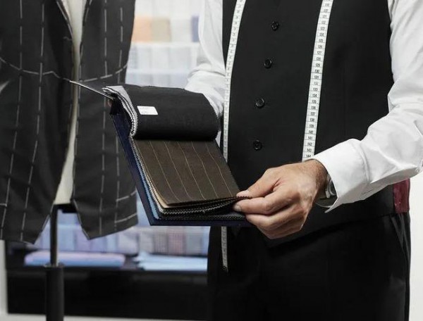 富绅V定制丨收藏这份春夏西装置办指南,别人都hu羡慕我把西装穿出清凉感! 富绅V定制丨收藏这份春夏西装置办指南,别人都hu羡慕我把西装穿出清凉感!