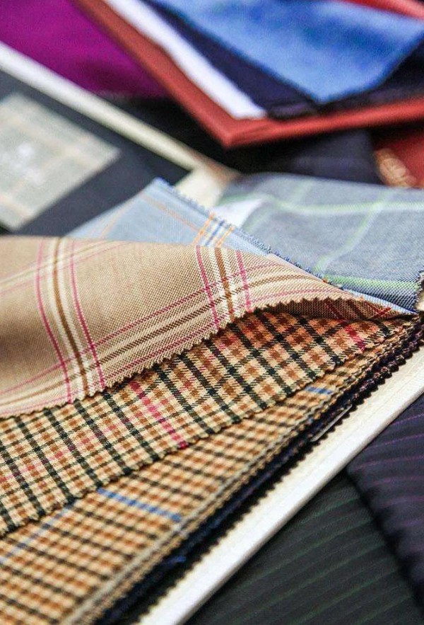 富绅V定制丨收藏这份春夏西装置办指南,别人都hu羡慕我把西装穿出清凉感! 富绅V定制丨收藏这份春夏西装置办指南,别人都hu羡慕我把西装穿出清凉感!