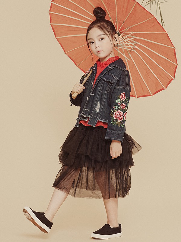 百搭牛仔外套  为春季穿搭增加色彩