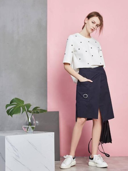 色彩穿搭系列 黑白色彩搭配的一大法则