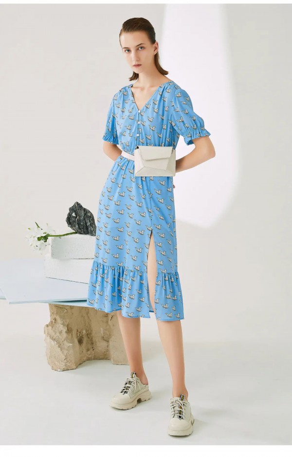 蓝色有哪些蓝 电光蓝日食蓝衣服怎么搭配好看