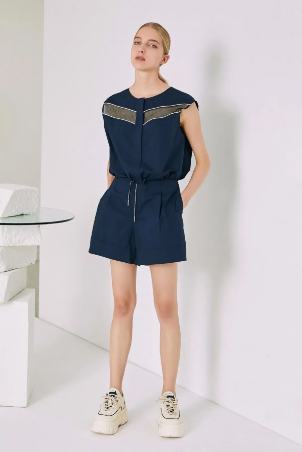 蓝色有哪些蓝 电光蓝日食蓝衣服怎么搭配好看