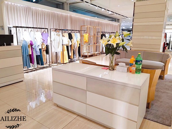 热烈恭喜艾丽哲女装新疆店盛大开业!