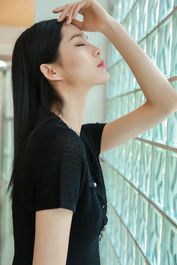 换季搭配失灵?跟随CARMEN重拾时尚灵感