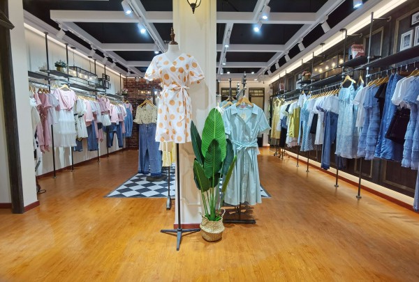 恭贺:城市衣柜成功入驻广州市白云石井万民百货!预祝开业大吉!