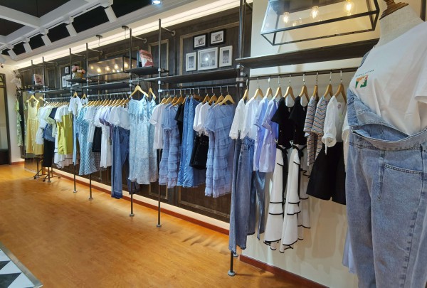 恭贺:城市衣柜成功入驻广州市白云石井万民百货!预祝开业大吉!