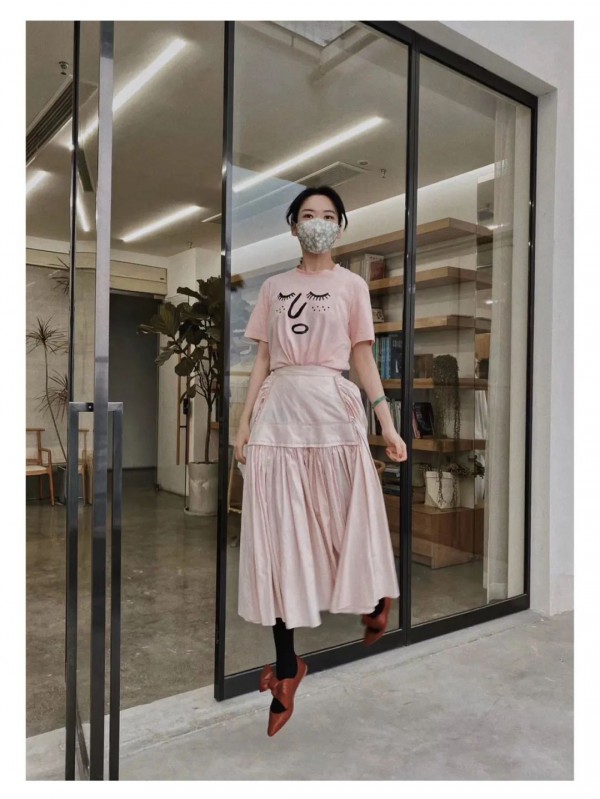 时髦又有效的口罩 台绣会呼吸的真丝口罩