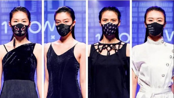 没有现场观众的时装秀台 带着口罩也要走得精彩