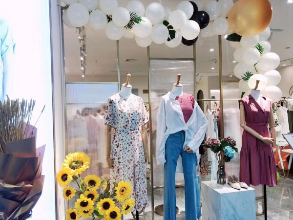 祝贺:河北省黄女士与戈蔓婷女装成功合作!预祝开业大吉!