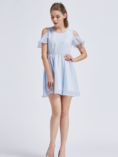 短款连衣裙更显少女感