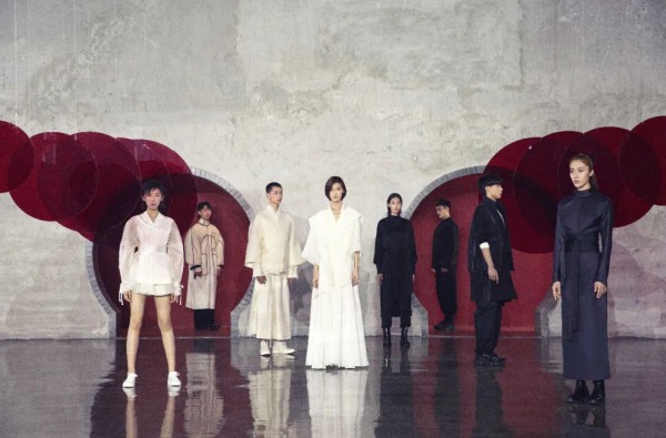 王笑石:洒脱率性,自由性感的东方服装造型艺术