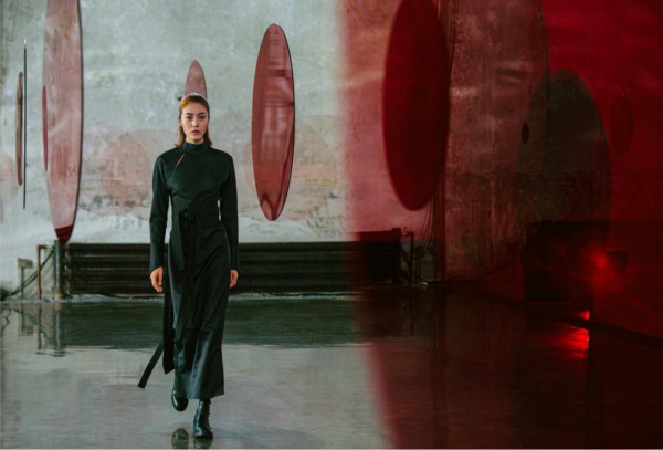 王笑石:洒脱率性,自由性感的东方服装造型艺术