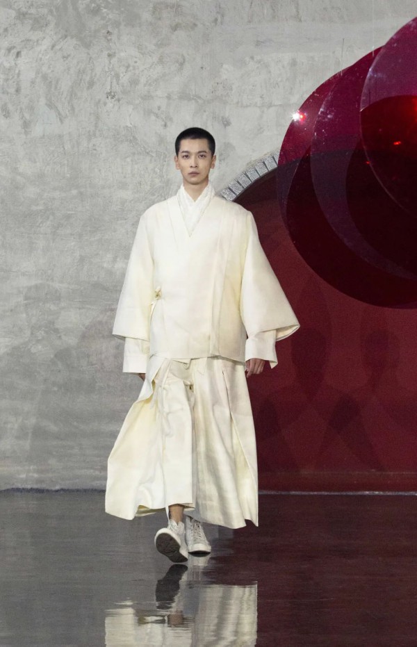 王笑石:洒脱率性,自由性感的东方服装造型艺术