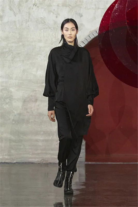 王笑石:洒脱率性,自由性感的东方服装造型艺术