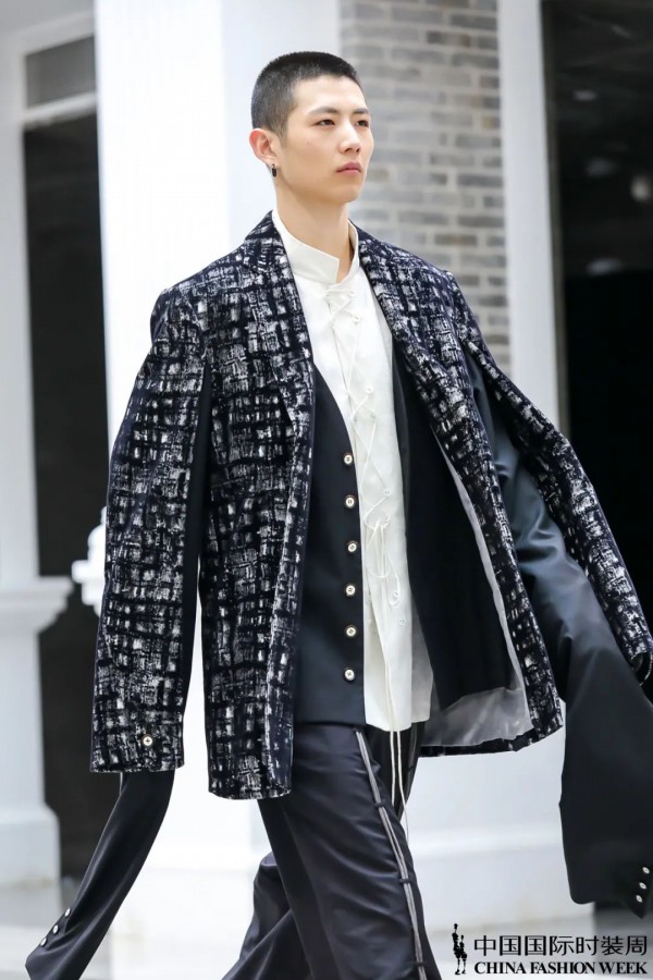 新中式美学的时装语言 是回归最「本我」的美